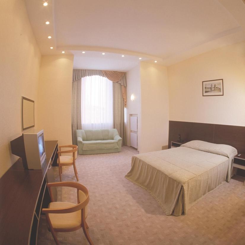Astoria Hotel Ντνιπροπετρόφσκ Δωμάτιο φωτογραφία
